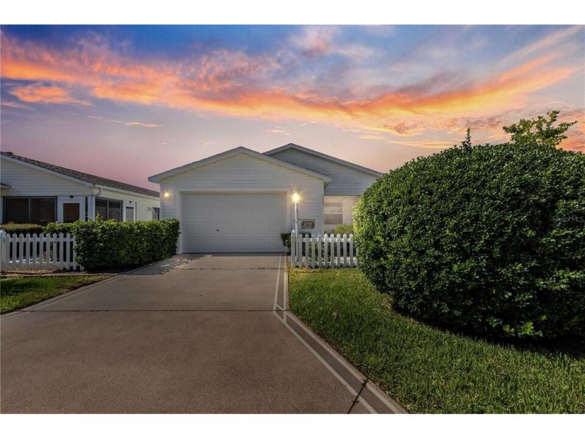 Picture of Home For Sale in The Villages, Florida, United States