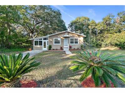 Home For Sale in Deland, Florida