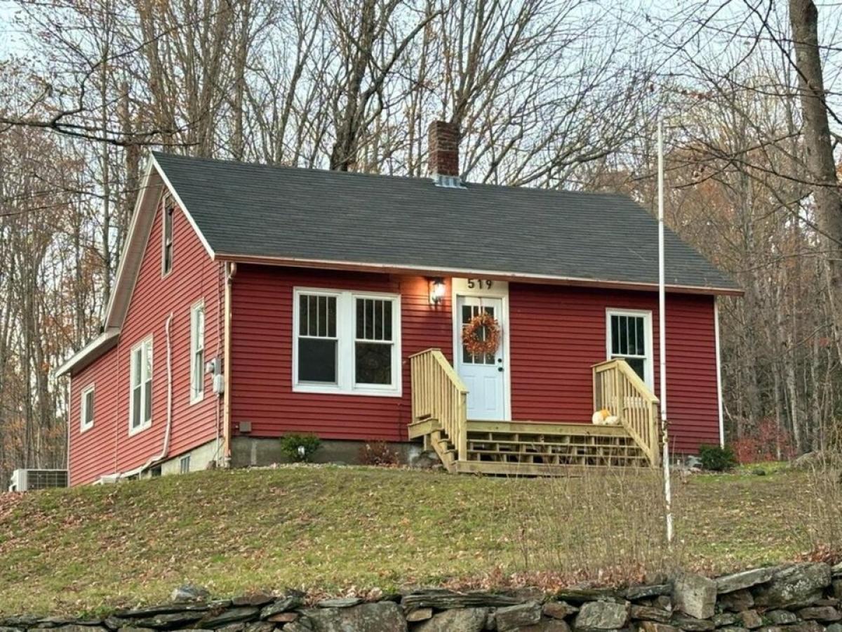 Picture of Home For Sale in Claremont, New Hampshire, United States