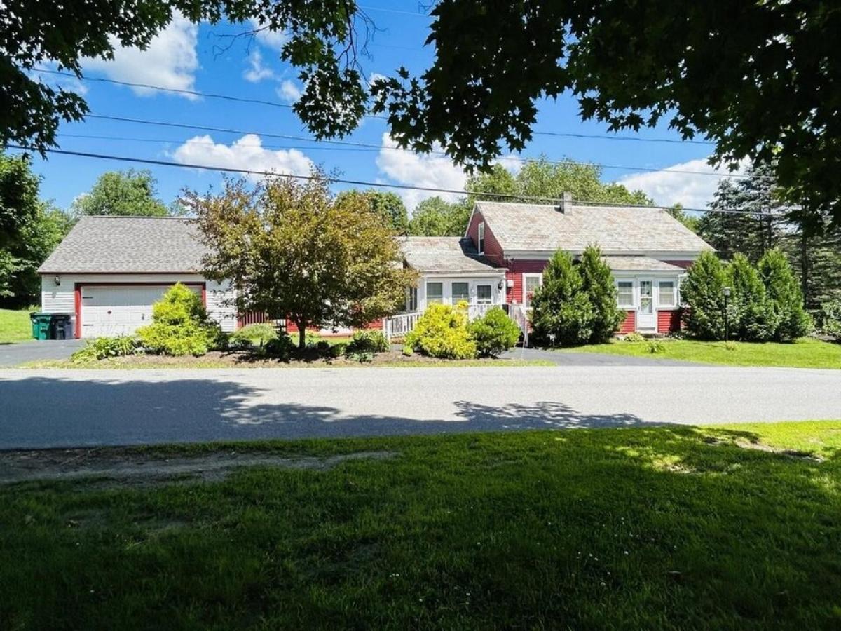 Picture of Home For Sale in Hinsdale, New Hampshire, United States