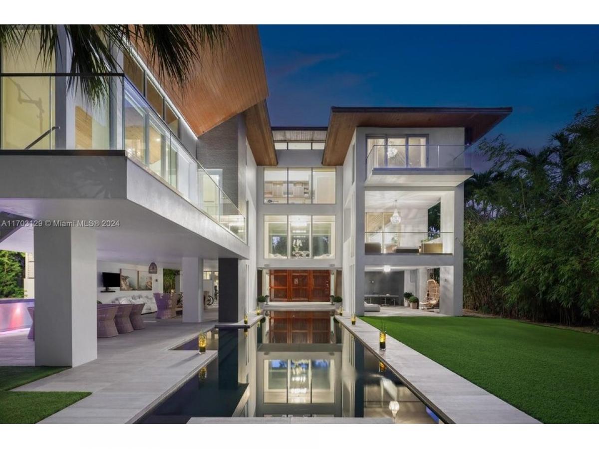 Picture of Home For Sale in Key Biscayne, Florida, United States