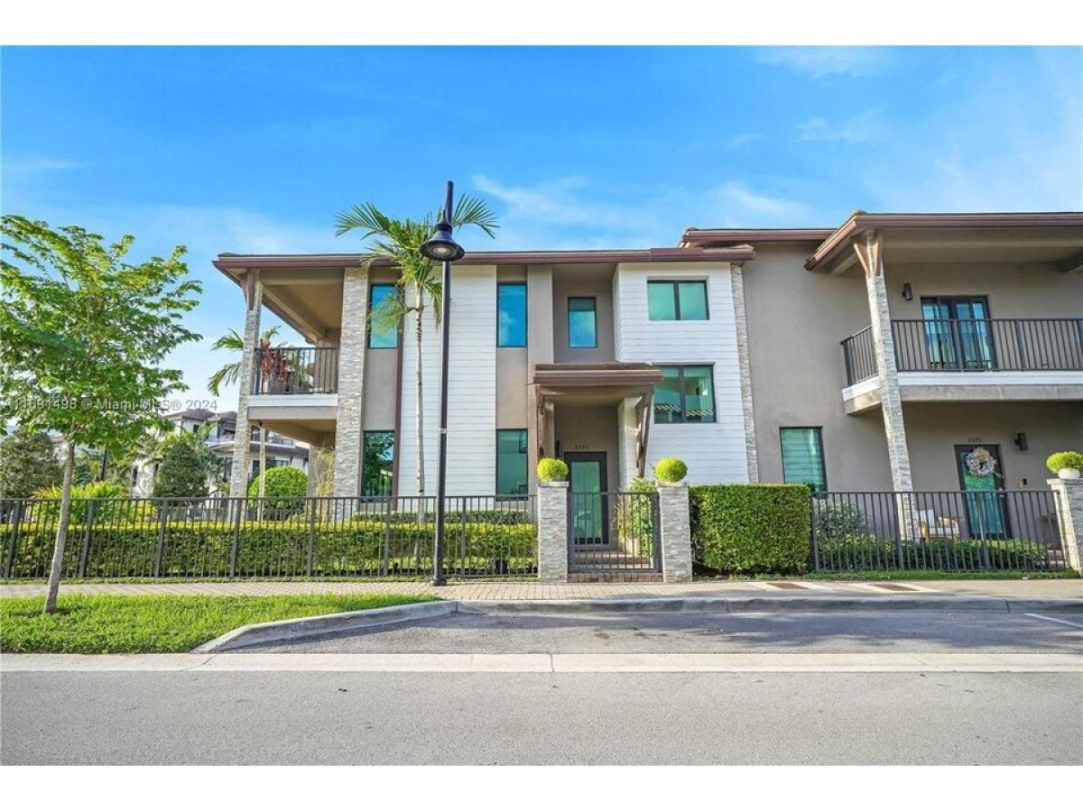 Picture of Home For Sale in Doral, Florida, United States