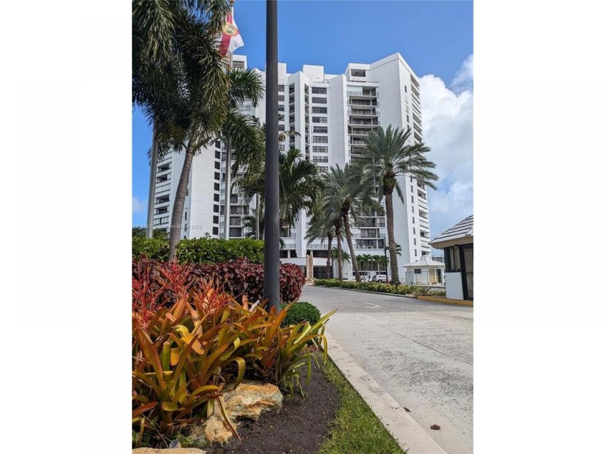 Picture of Home For Sale in Hallandale Beach, Florida, United States