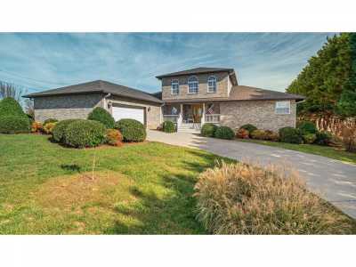 Home For Sale in Dandridge, Tennessee