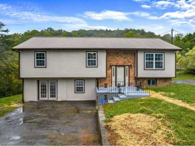 Home For Sale in Sneedville, Tennessee