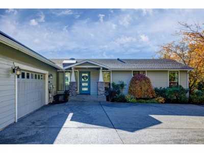 Home For Sale in Bothell, Washington