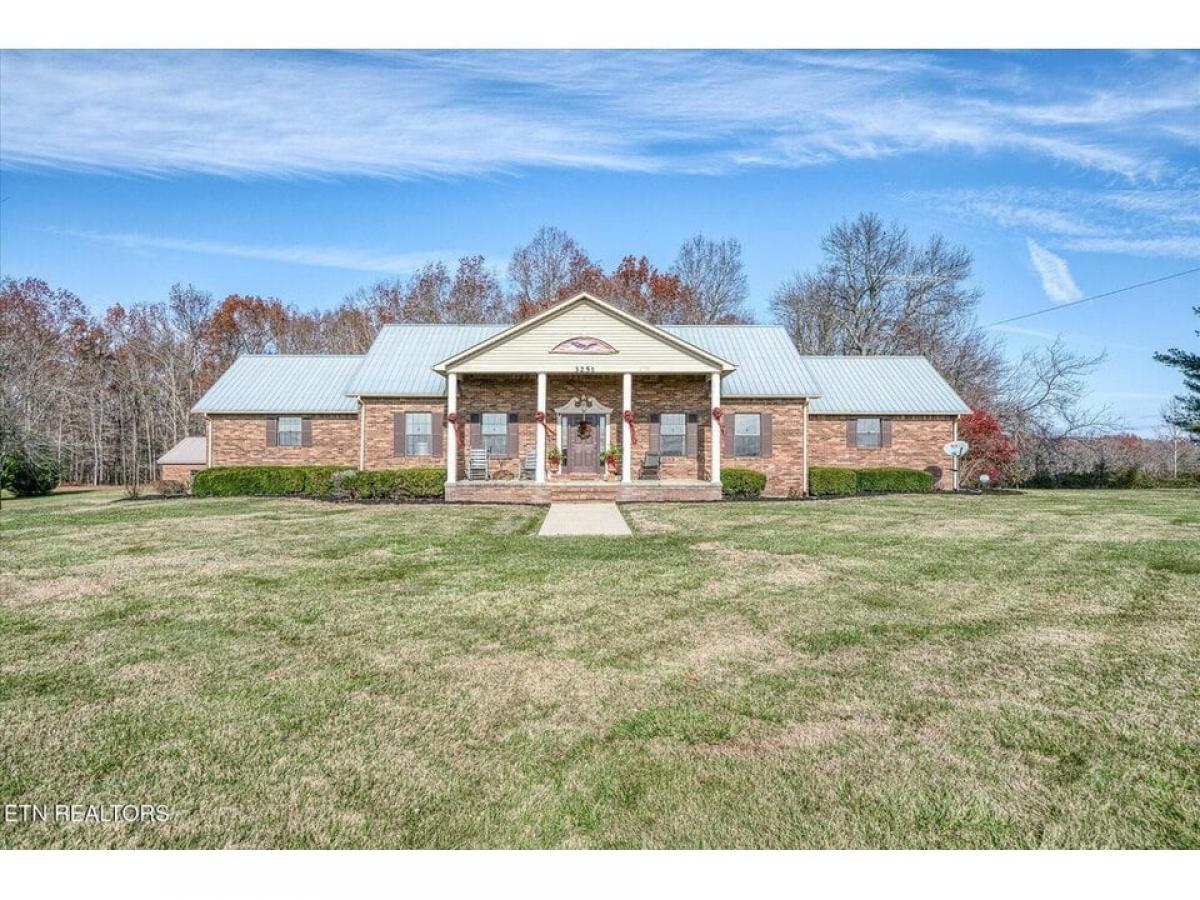 Picture of Home For Sale in Jamestown, Tennessee, United States