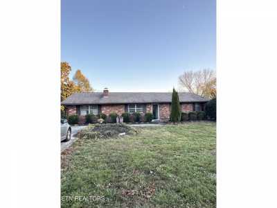 Home For Sale in Lenoir City, Tennessee