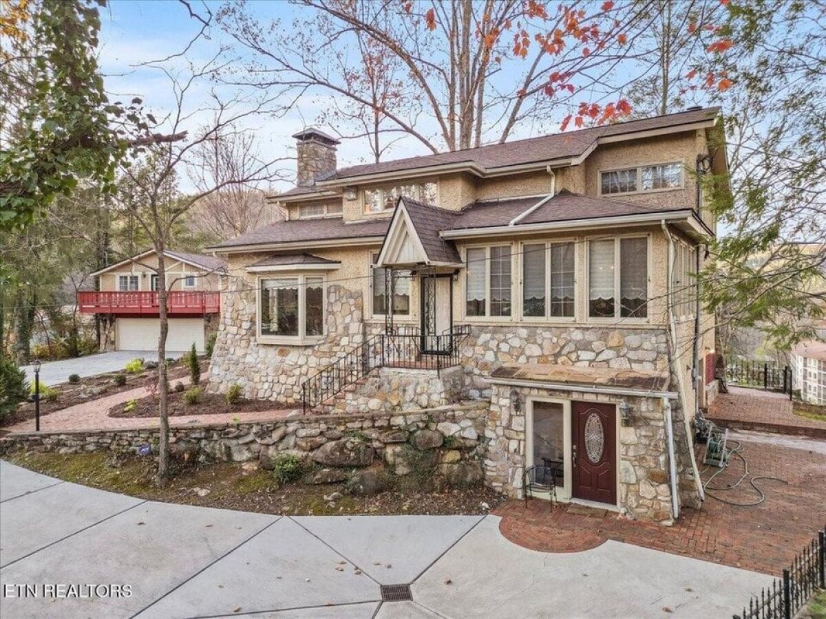 Picture of Home For Sale in Gatlinburg, Tennessee, United States