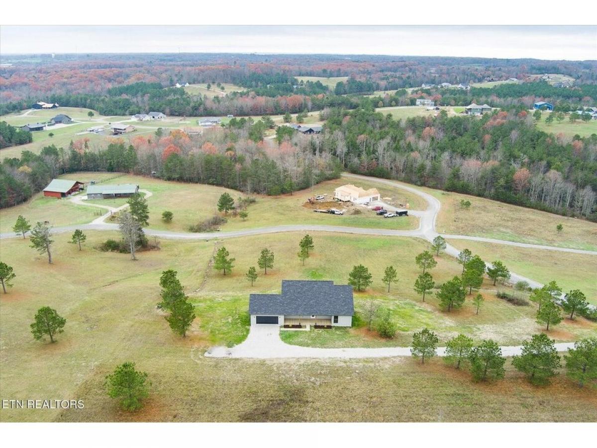 Picture of Home For Sale in Jamestown, Tennessee, United States