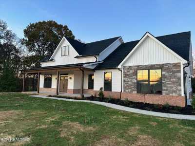 Home For Sale in Madisonville, Tennessee