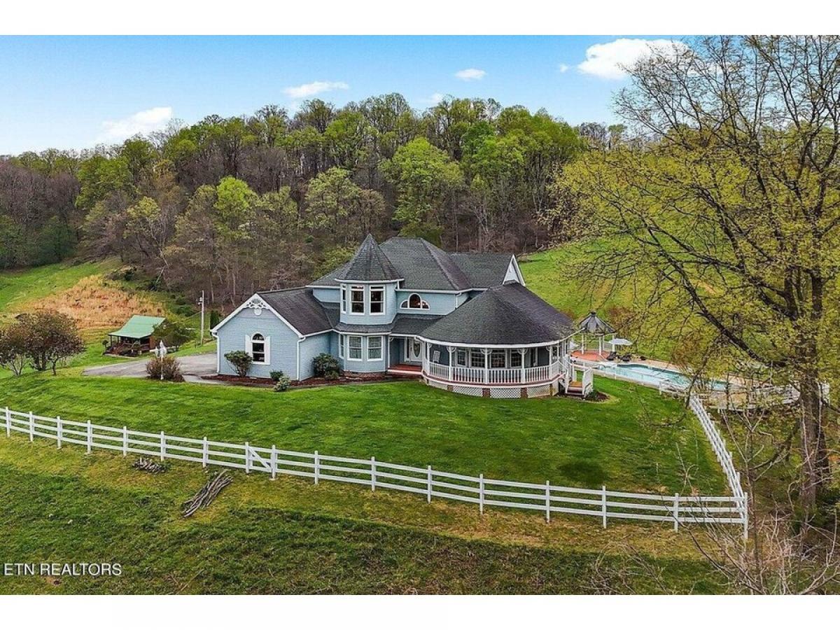 Picture of Home For Sale in Elizabethton, Tennessee, United States