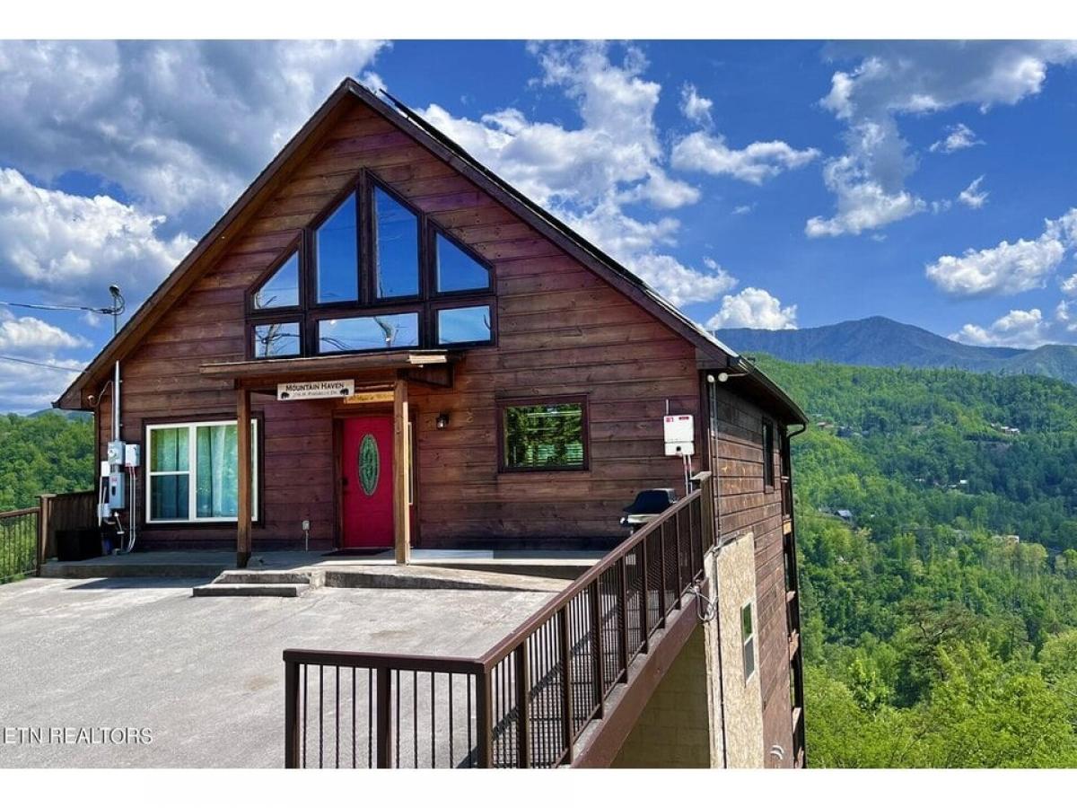 Picture of Home For Sale in Gatlinburg, Tennessee, United States