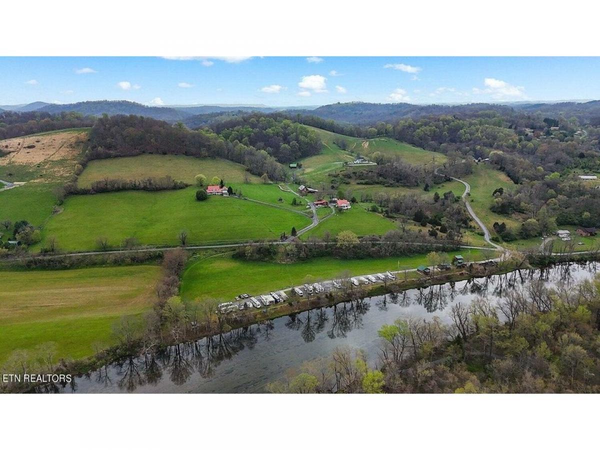 Picture of Home For Sale in Elizabethton, Tennessee, United States