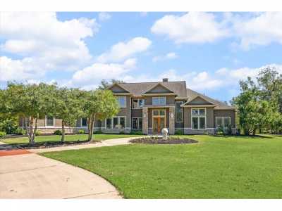 Home For Sale in Fulshear, Texas