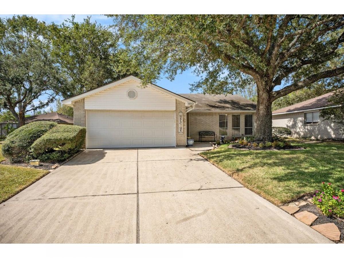 Picture of Home For Sale in Pearland, Texas, United States