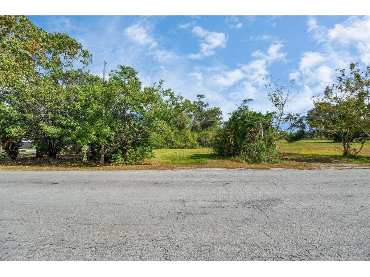 Picture of Residential Land For Sale in La Marque, Texas, United States