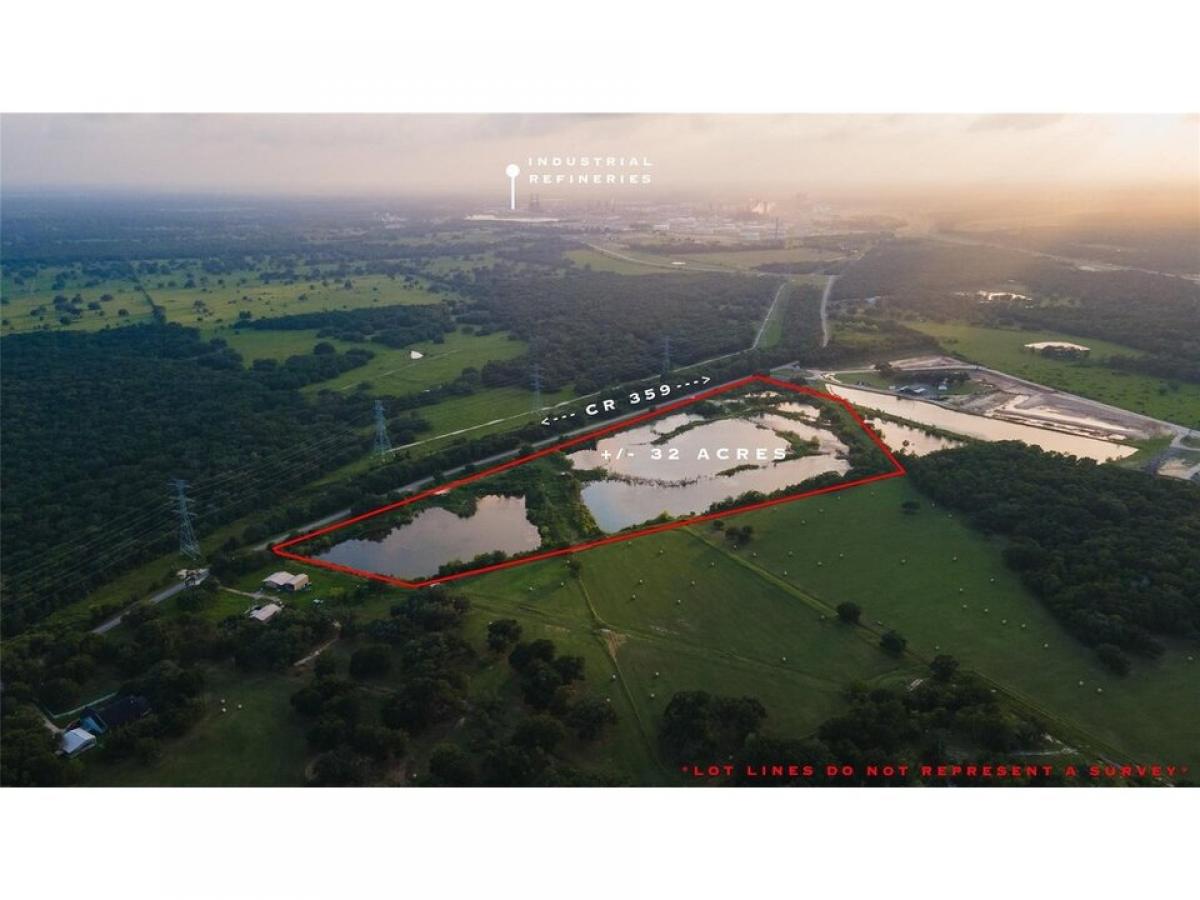 Picture of Residential Land For Sale in Sweeny, Texas, United States