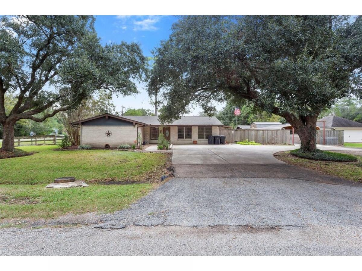 Picture of Home For Sale in Alvin, Texas, United States