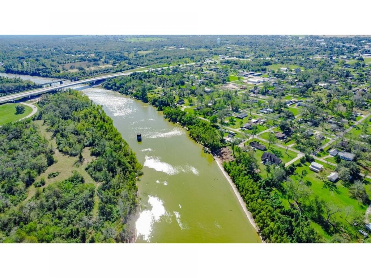 Picture of Residential Land For Sale in Brazoria, Texas, United States