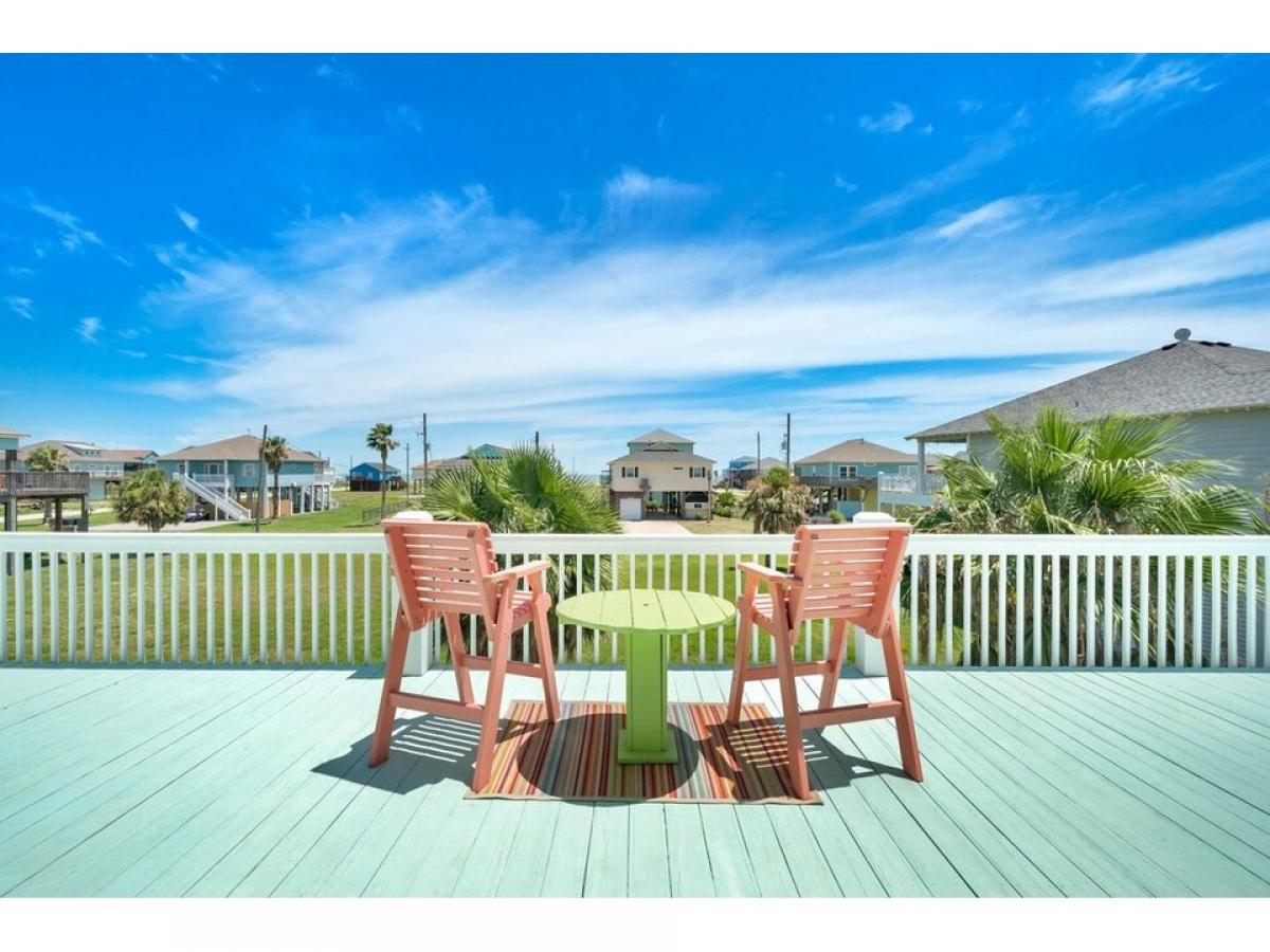 Picture of Home For Sale in Crystal Beach, Texas, United States