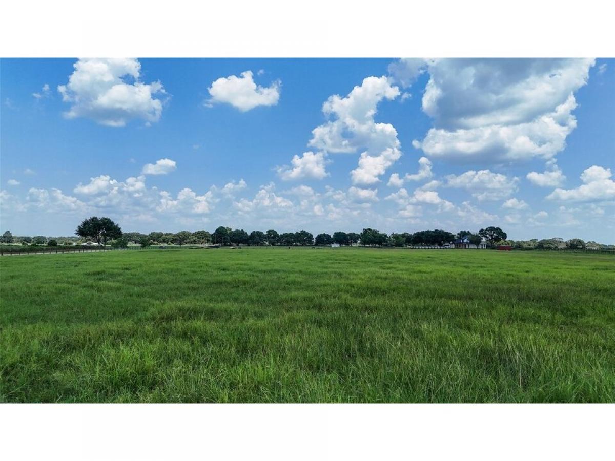 Picture of Residential Land For Sale in Hempstead, Texas, United States