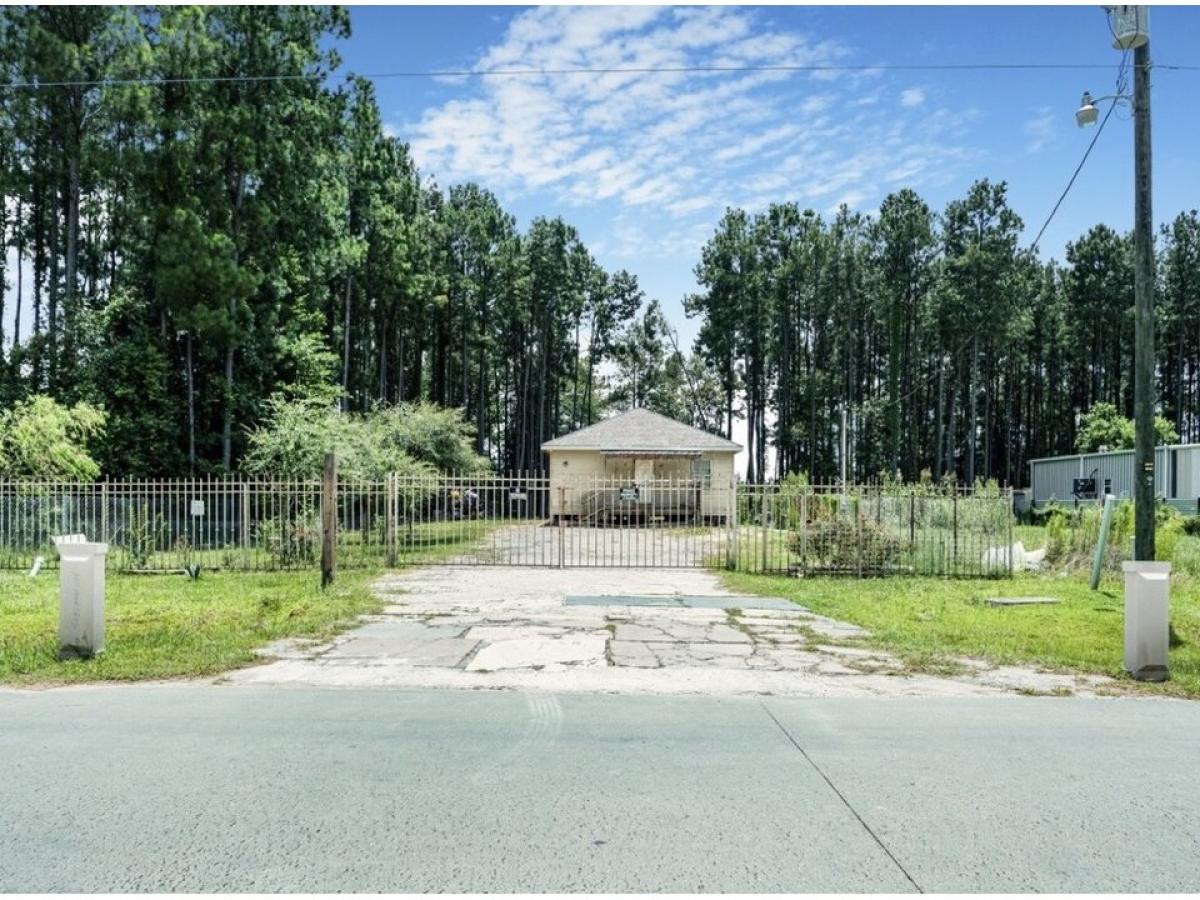 Picture of Home For Sale in Cleveland, Texas, United States