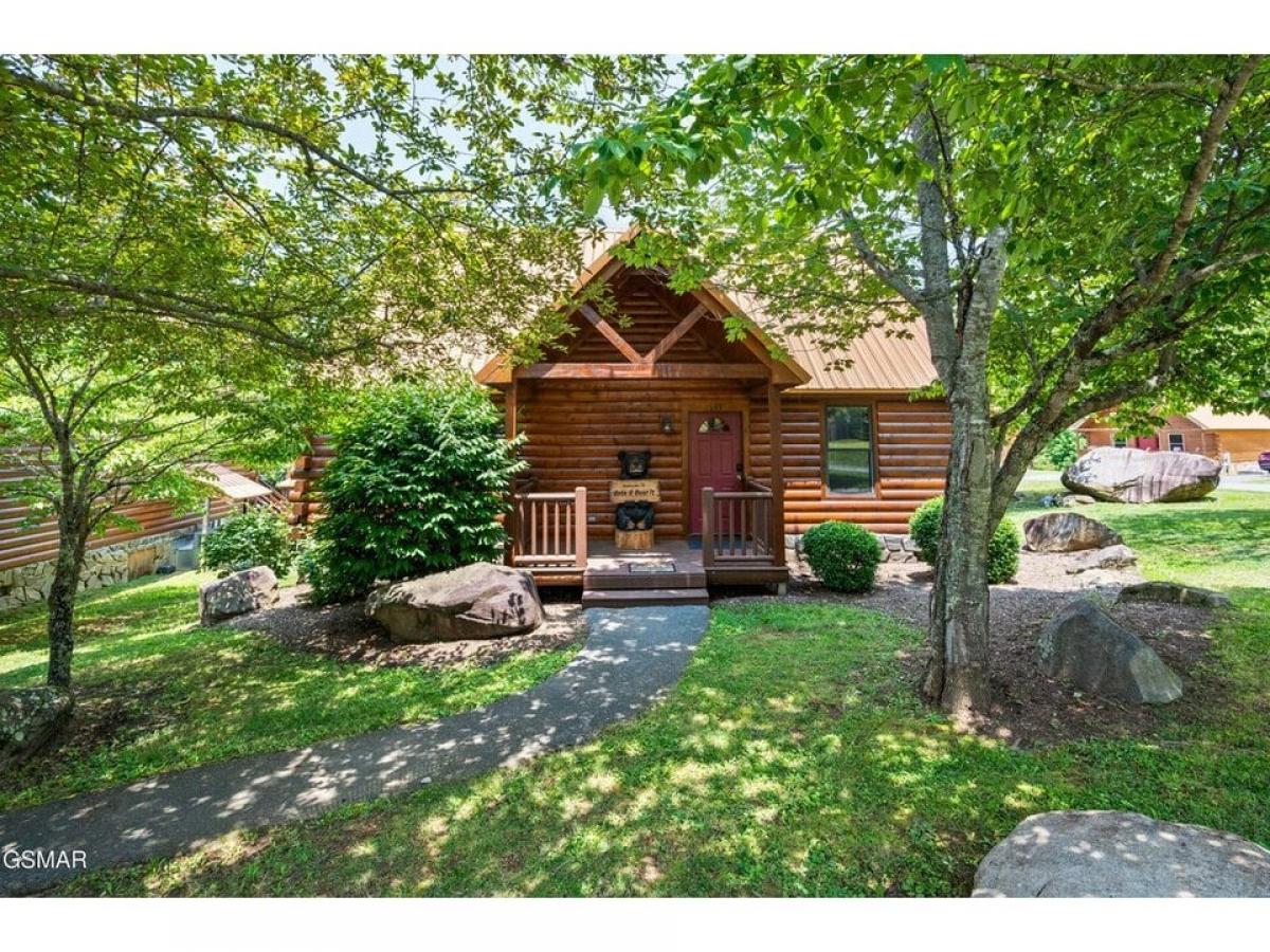 Picture of Home For Sale in Gatlinburg, Tennessee, United States