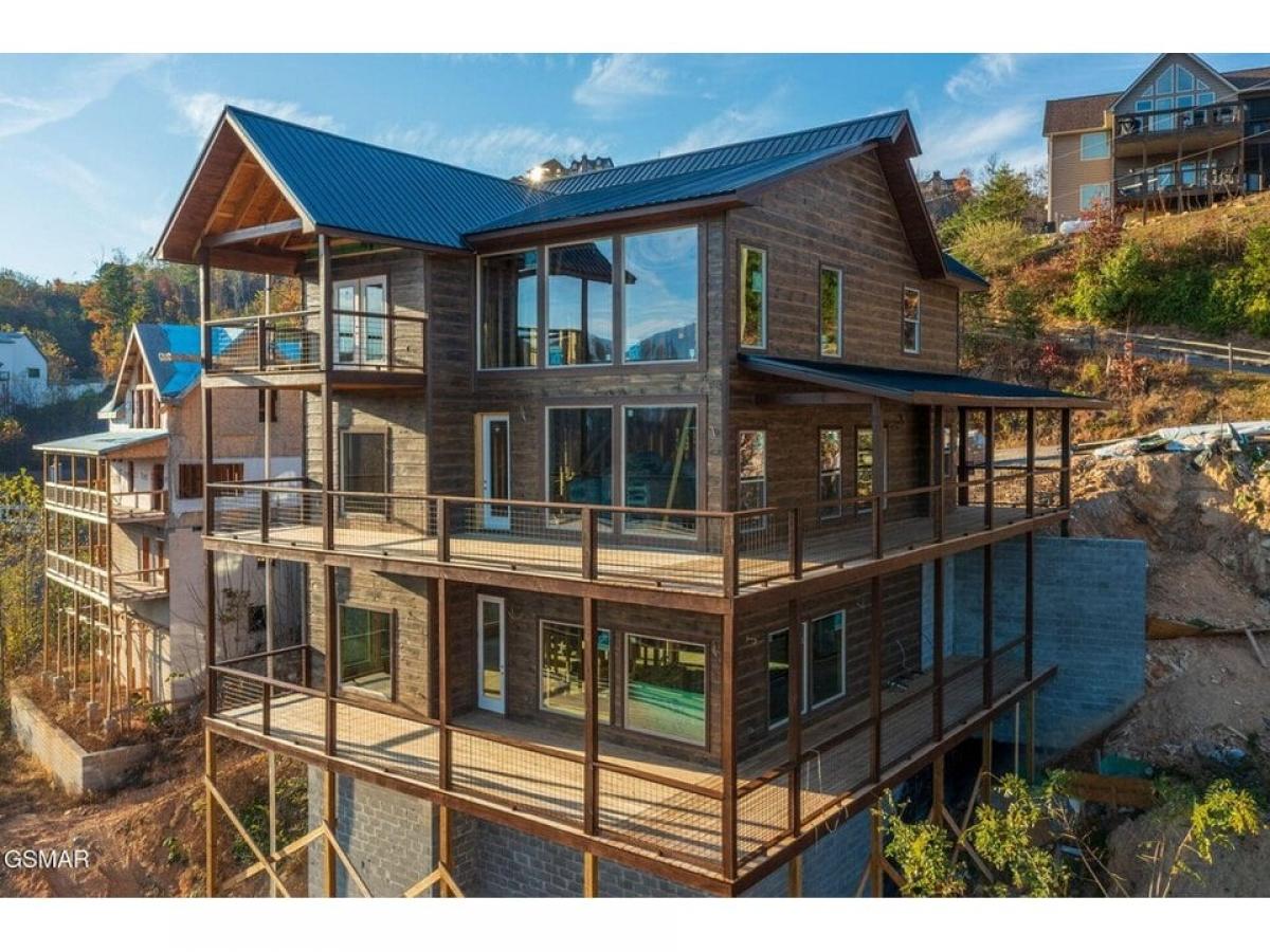 Picture of Home For Sale in Gatlinburg, Tennessee, United States