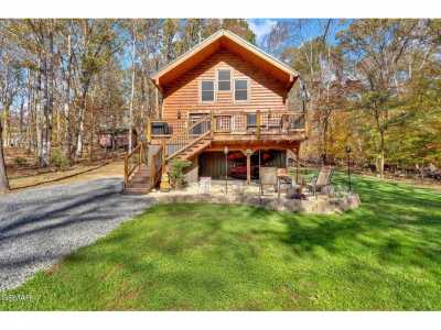 Home For Sale in Dandridge, Tennessee