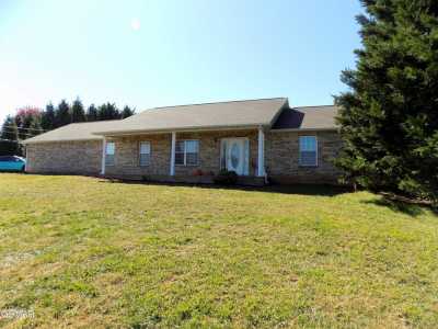 Home For Sale in Dandridge, Tennessee