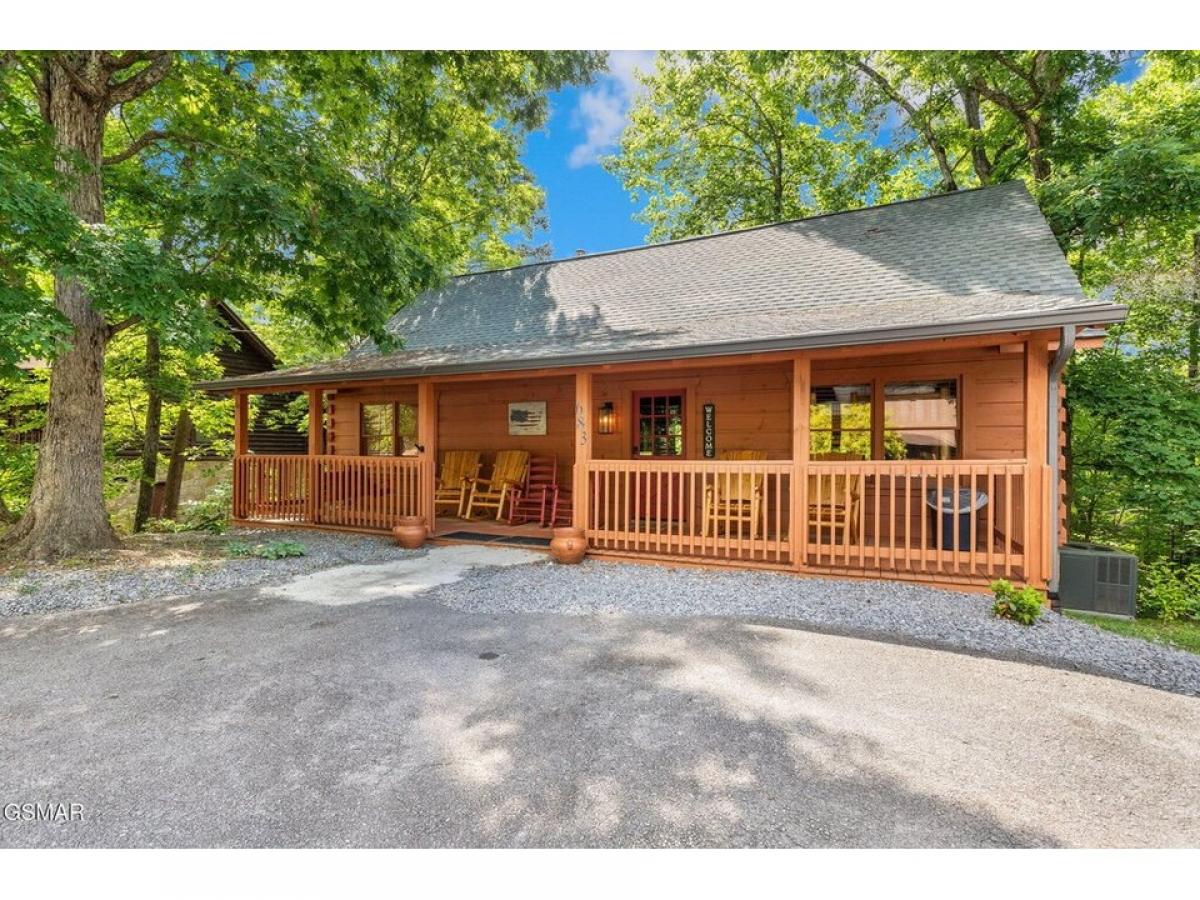 Picture of Home For Sale in Pigeon Forge, Tennessee, United States