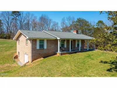 Home For Sale in Dandridge, Tennessee