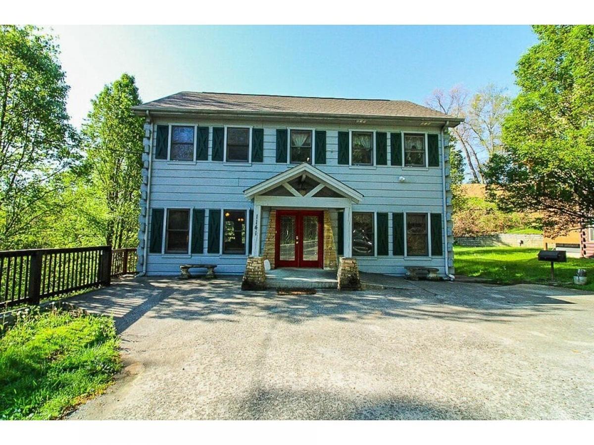 Picture of Home For Sale in Gatlinburg, Tennessee, United States