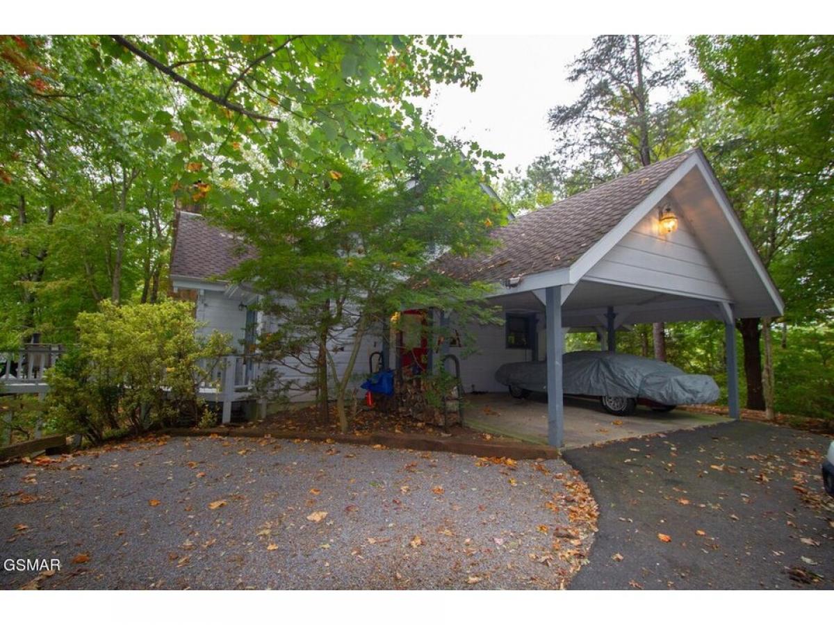 Picture of Home For Sale in Gatlinburg, Tennessee, United States