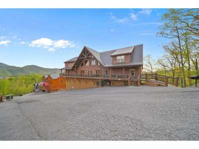 Home For Sale in Pigeon Forge, Tennessee