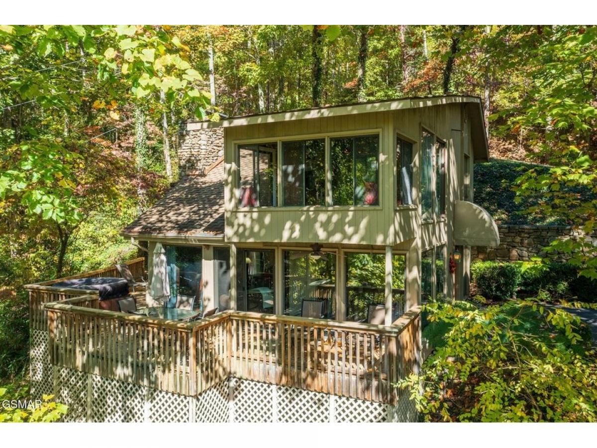 Picture of Home For Sale in Gatlinburg, Tennessee, United States