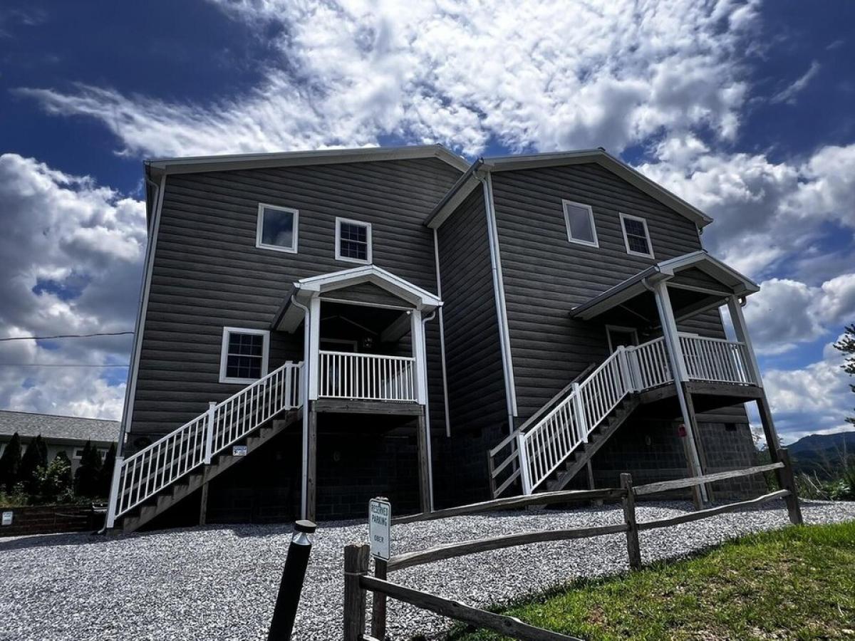 Picture of Home For Sale in Gatlinburg, Tennessee, United States