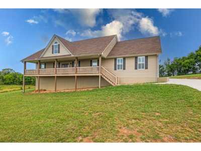 Home For Sale in Dandridge, Tennessee