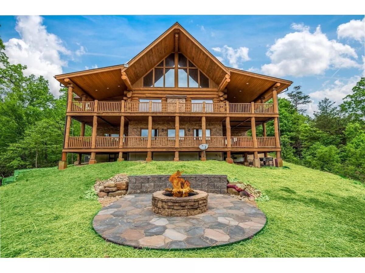 Picture of Home For Sale in Gatlinburg, Tennessee, United States