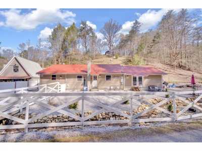 Home For Sale in Pigeon Forge, Tennessee