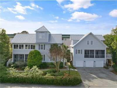 Home For Sale in Saint Simons Island, Georgia