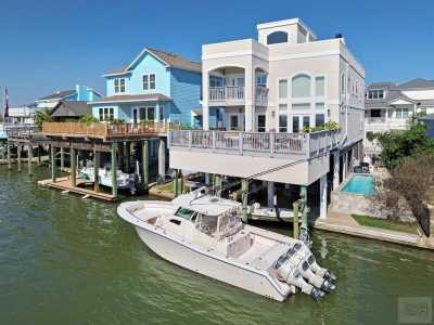 Home For Sale in Tiki Island, Texas