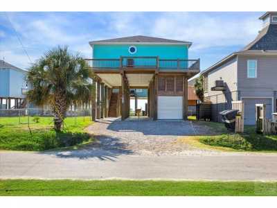 Home For Sale in Crystal Beach, Texas