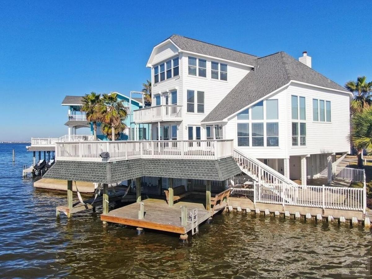 Picture of Home For Sale in Tiki Island, Texas, United States