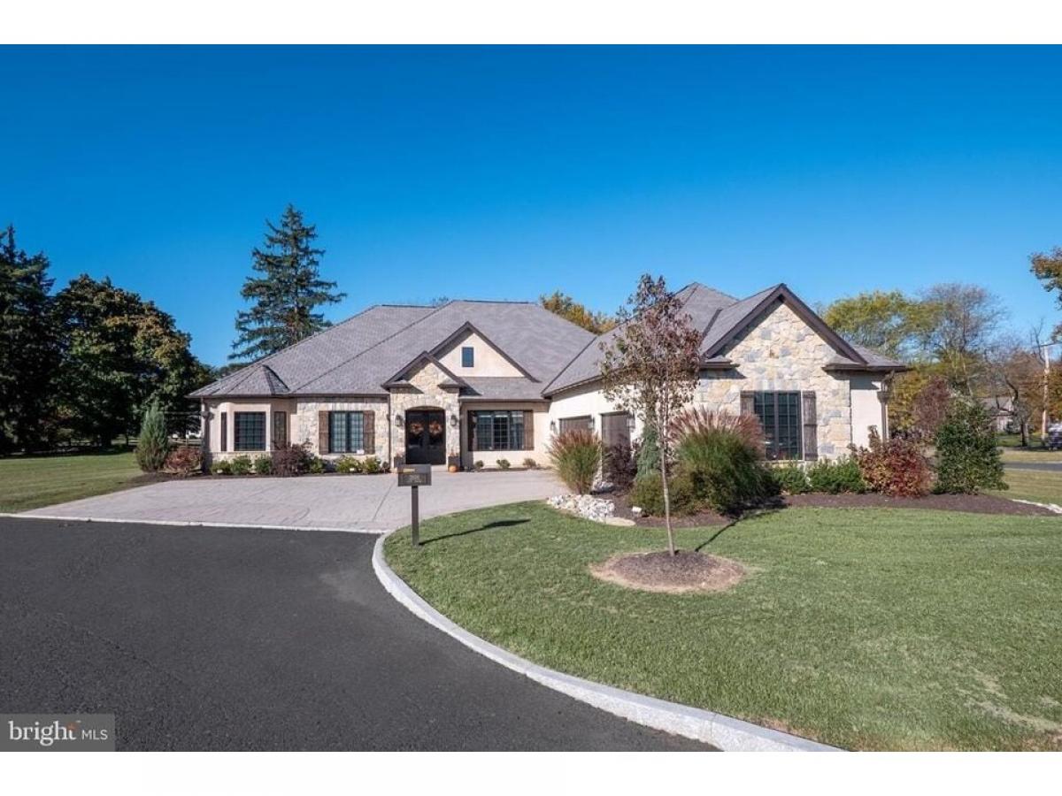 Picture of Home For Sale in Center Valley, Pennsylvania, United States