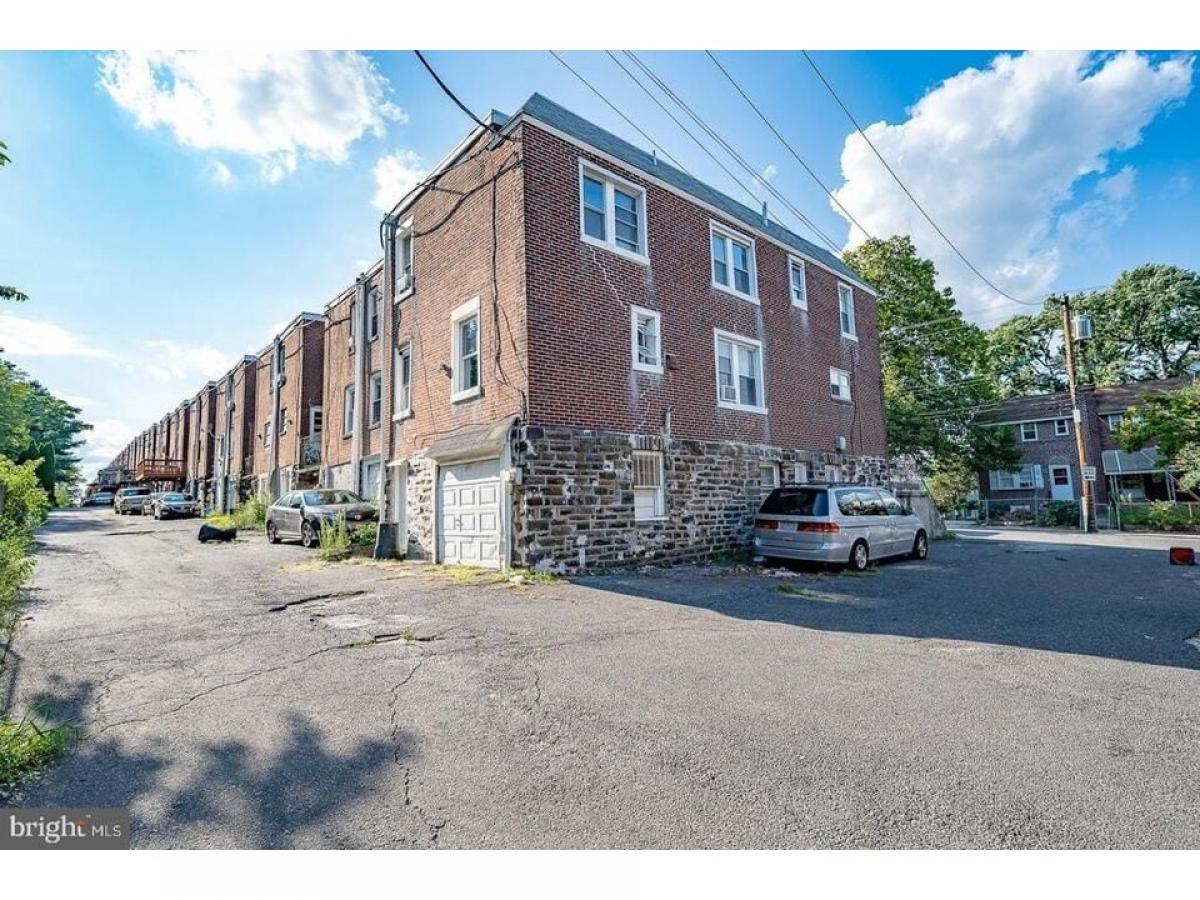 Picture of Home For Sale in Upper Darby, Pennsylvania, United States