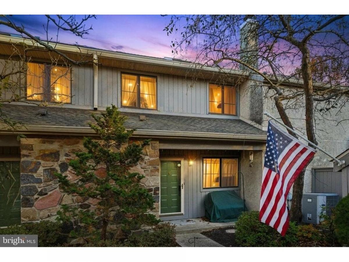 Picture of Home For Sale in Yardley, Pennsylvania, United States