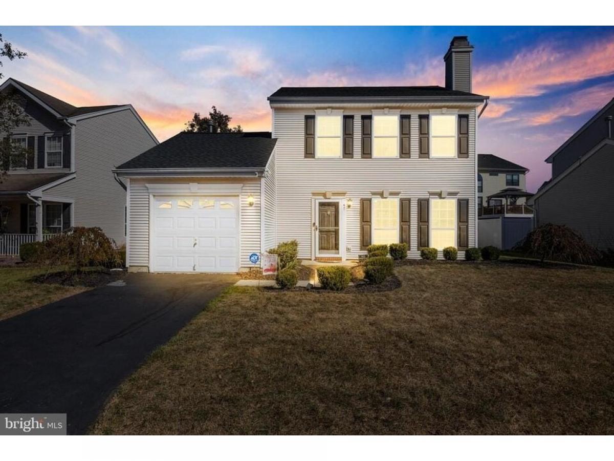 Picture of Home For Sale in Burlington, New Jersey, United States