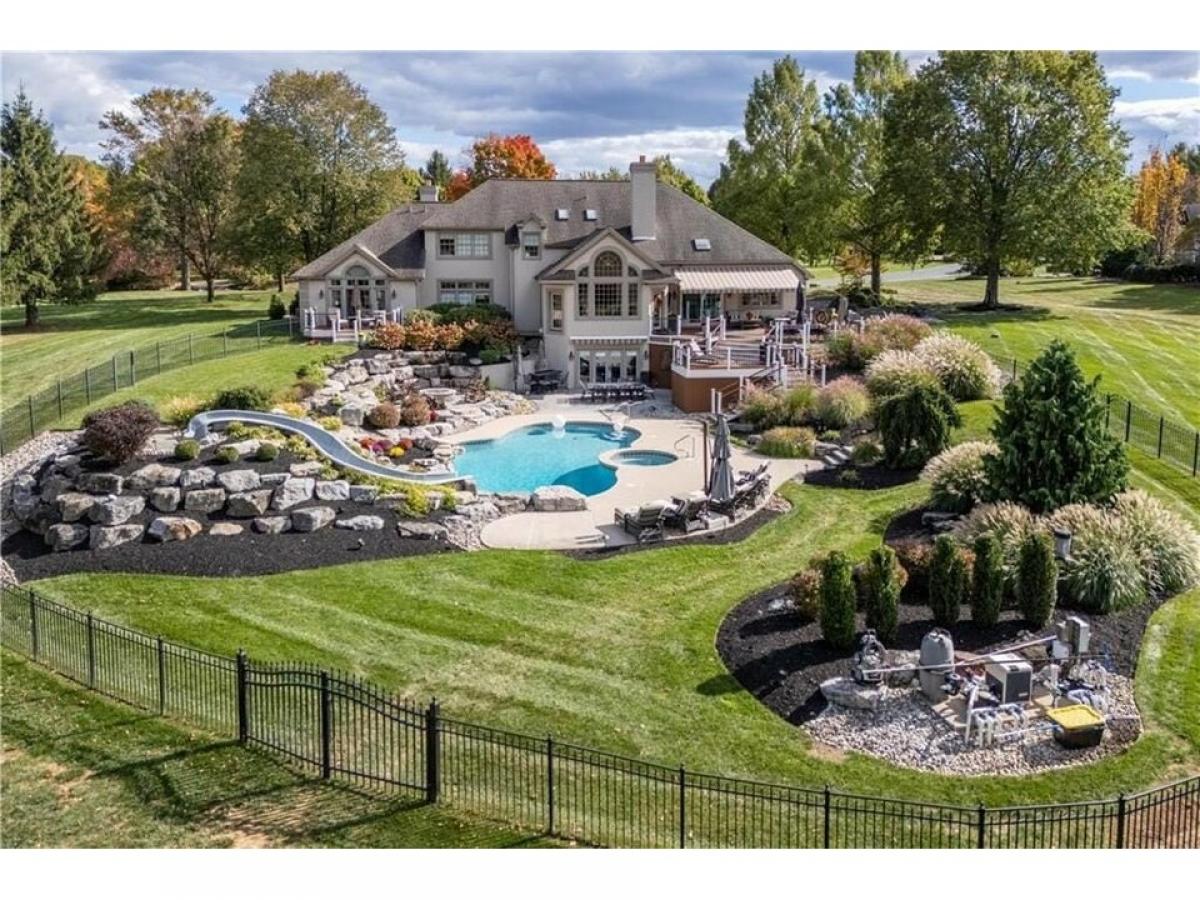 Picture of Home For Sale in Lower Saucon Twp, Pennsylvania, United States